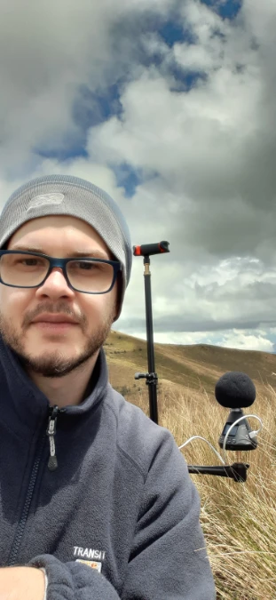 Christoph Strauss mit Zoom H3-VR auf dem Weg zum Pichincha Vulkan, Quito, Ecuador
