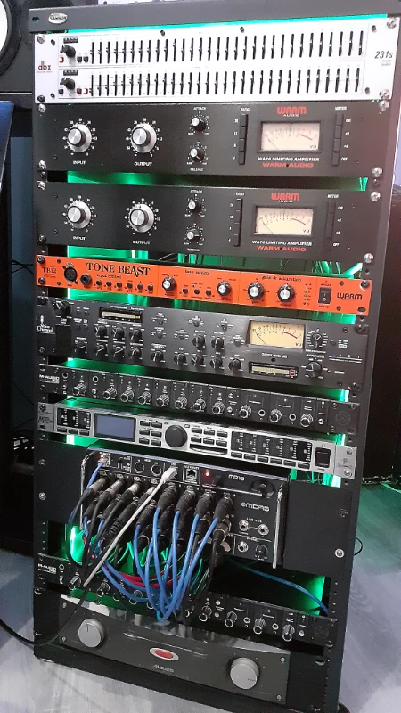 Mix rack of Semifusa Estudio with studio hardware processors