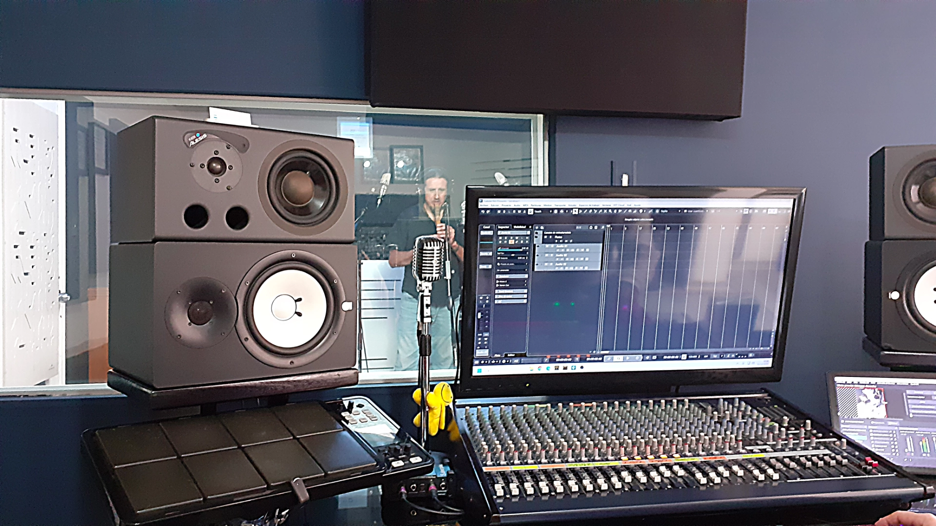 Semifusa Estudio mixing room