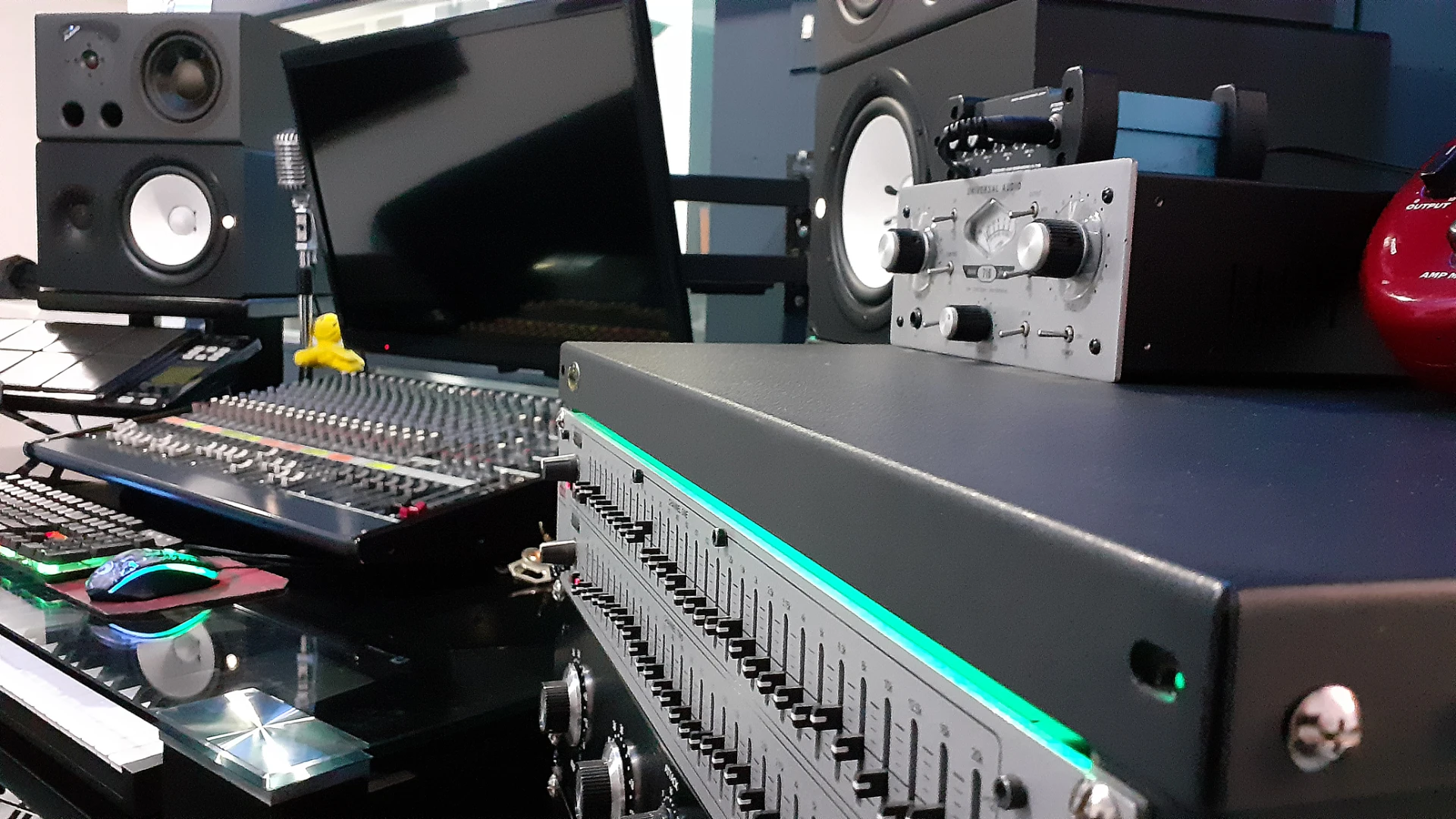 Close-up of gear in Semifusa Estudio