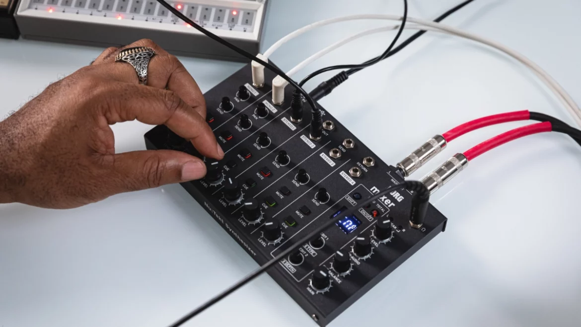 Korg Nu:Tekt NTS-4