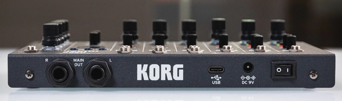 Korg nu:Tekt NTS-4 Mixer Rückseite